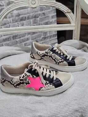 Steven New York Snake Print  Rubie Sneakers  Hot Pink Star  Shoes Womens 8